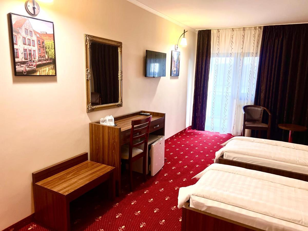Hotel Complex Azar Galaţi Esterno foto