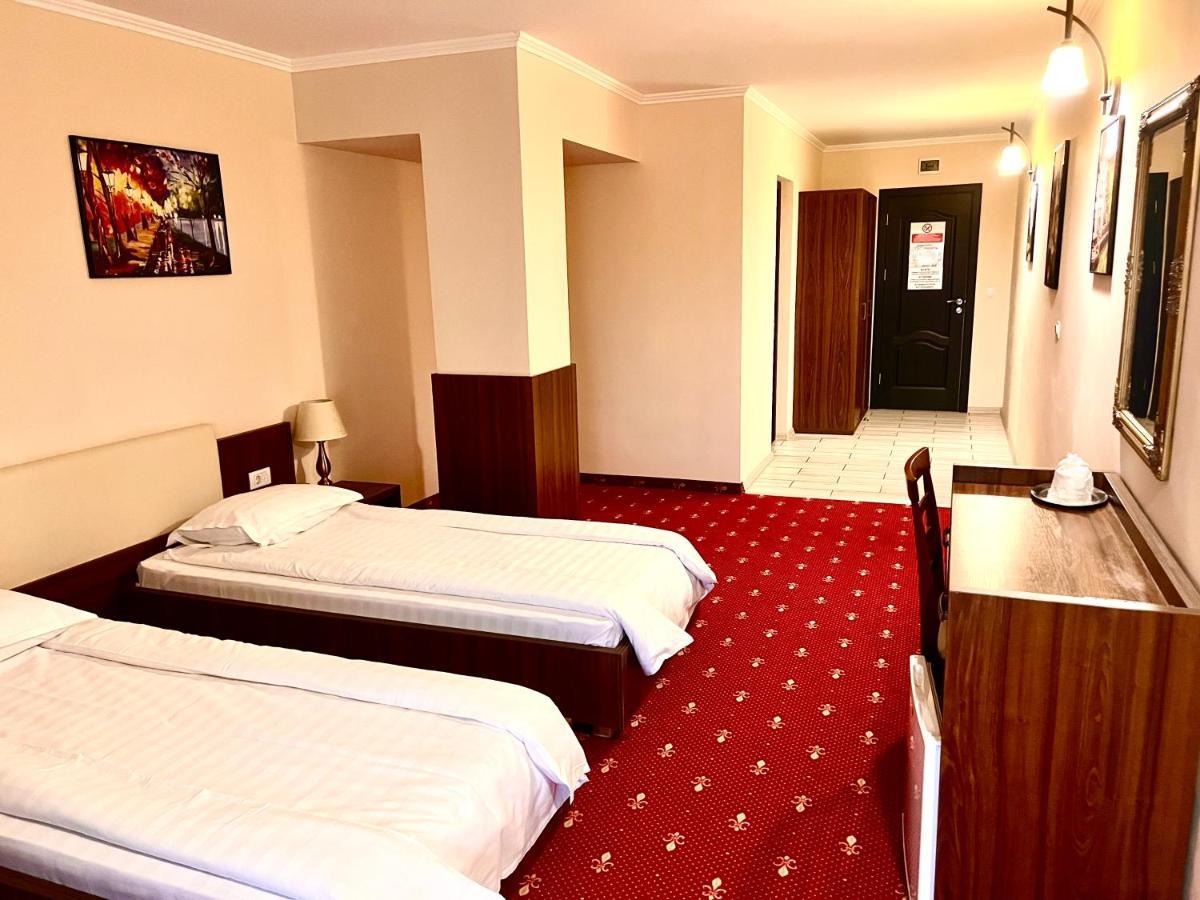 Hotel Complex Azar Galaţi Esterno foto
