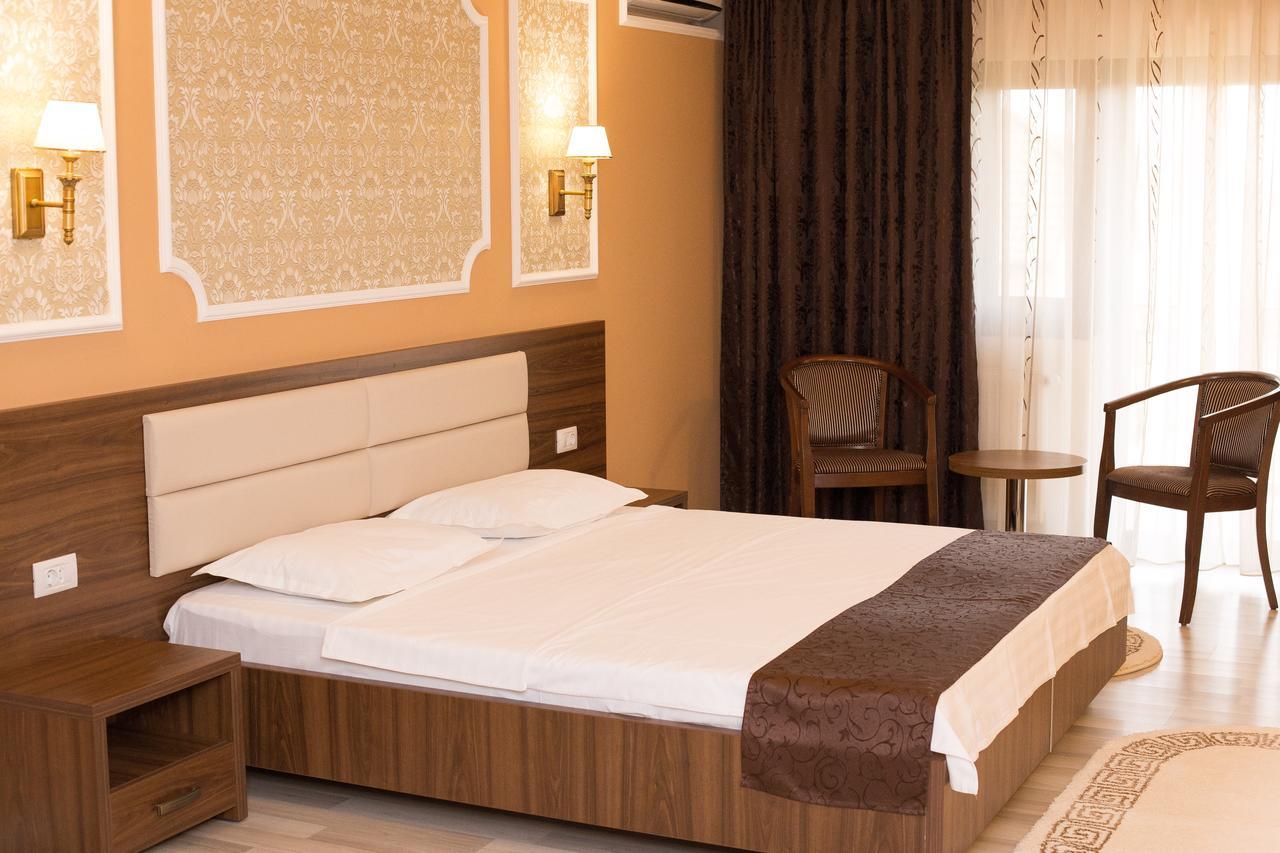 Hotel Complex Azar Galaţi Esterno foto